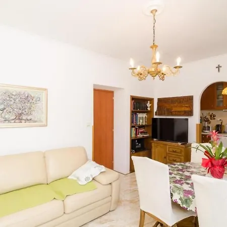 Daire Todo - Two Bedroom With Terrace